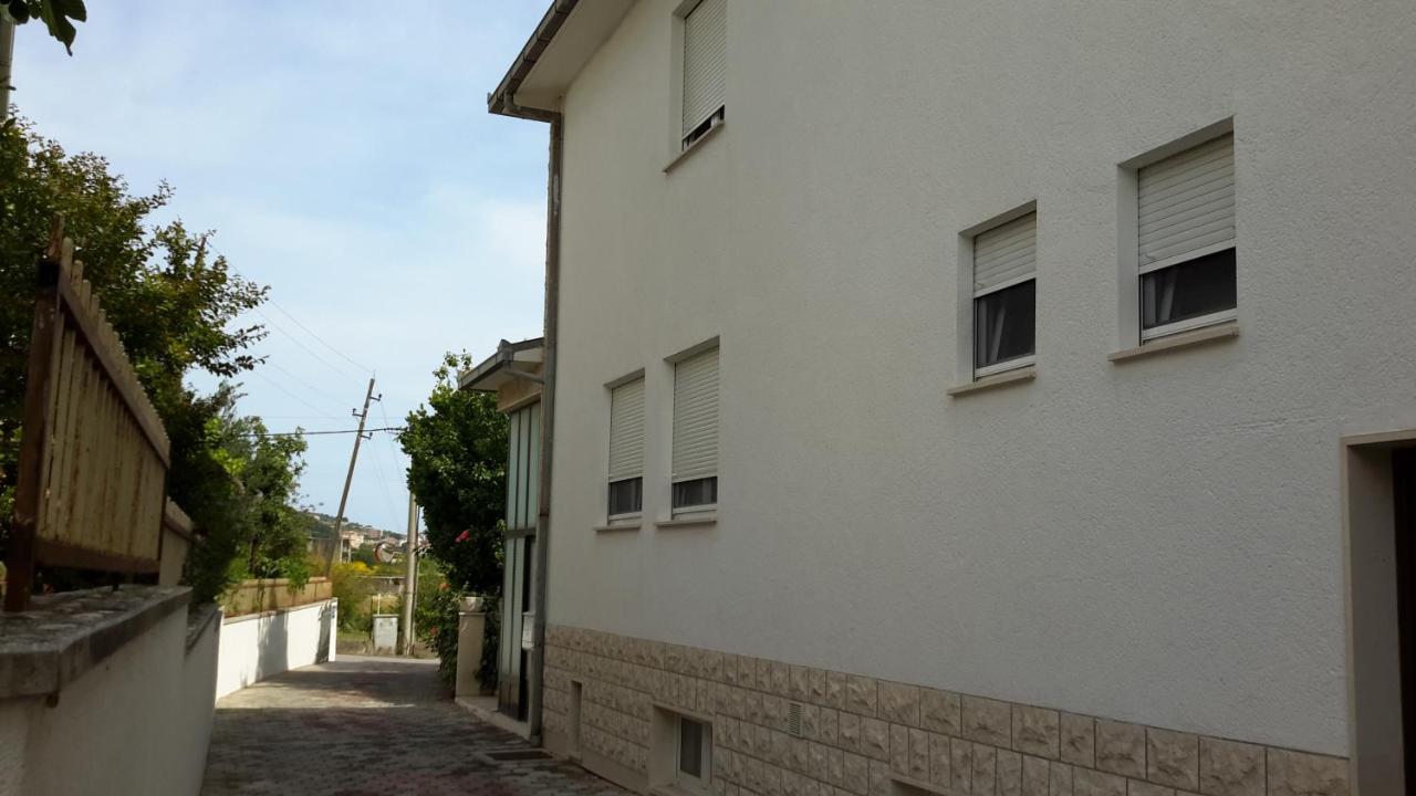 Appartamento Arya Podstrana Esterno foto